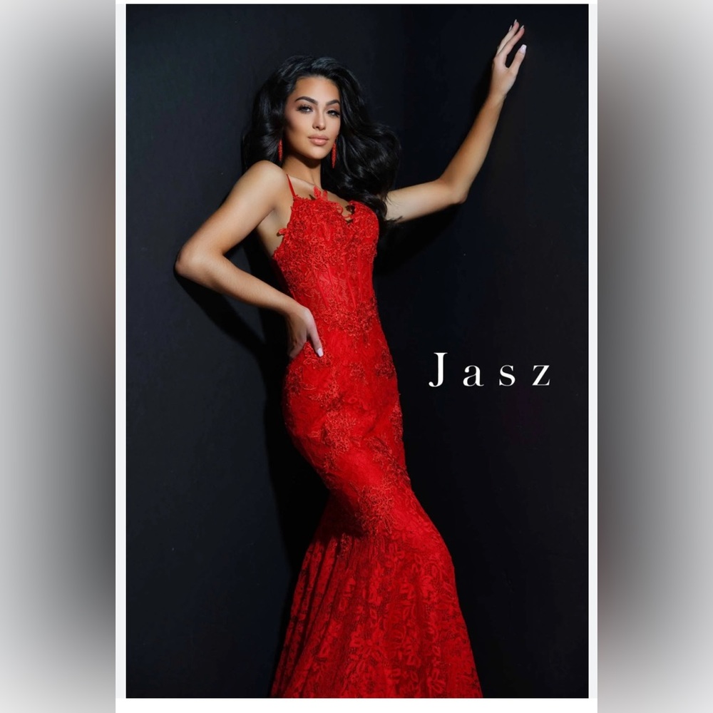 Jasz Couture 7306 Gown size 0